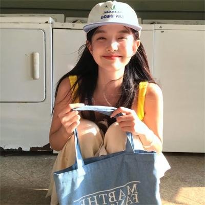 封闭女子监狱 封面